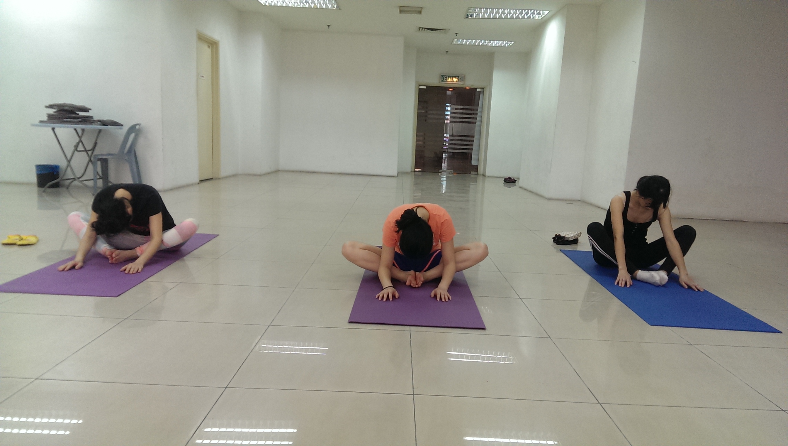 scaraveli-inspired yoga in Mandarin by Jia Ern Liew