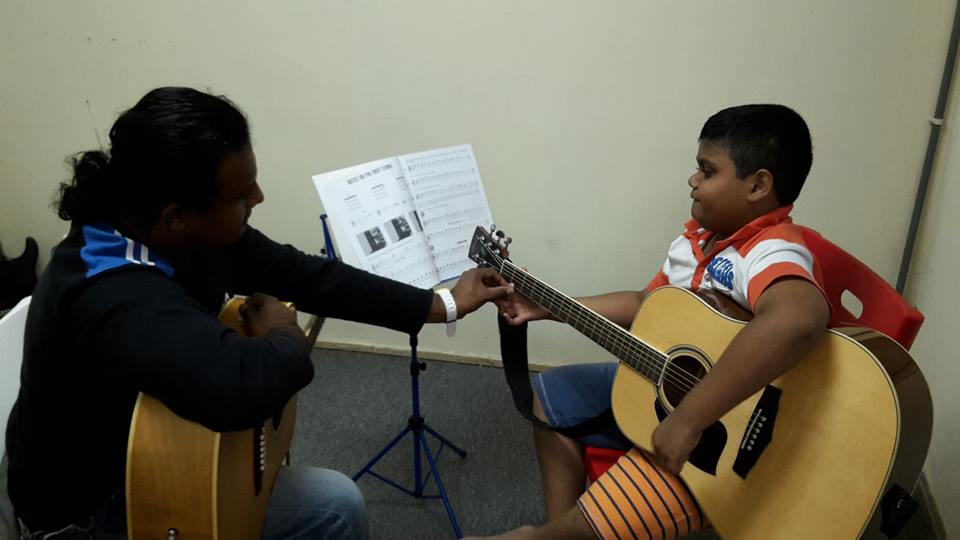 Private Guitar Lessons in Desa Pandan by Rockstarz Performing Arts Studios