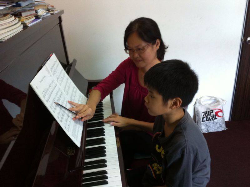 Piano and violin classes in Kota Damansara by Mozart Music Studio